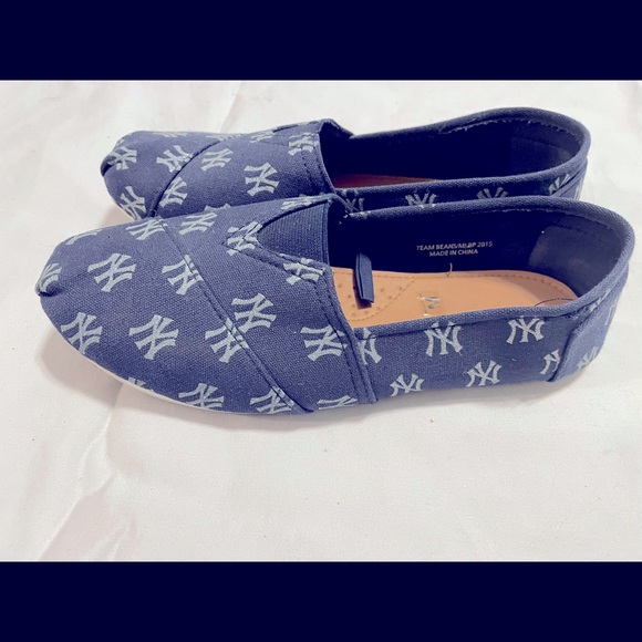 Shoes - NY Yankee Patterned Flats Navy & White - Women's - Size 8